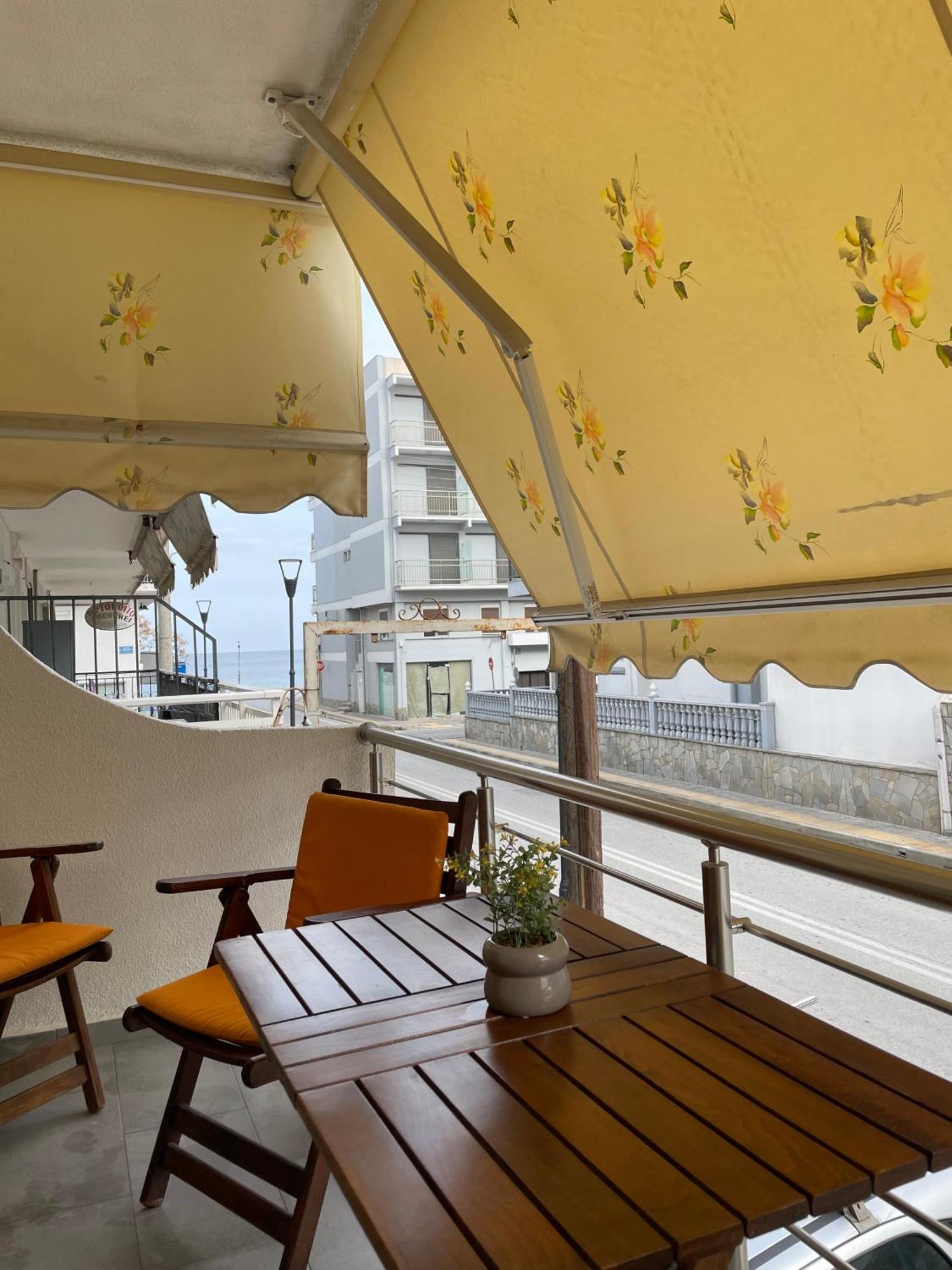 Dt Luxury Apartment Néa Péramos 외부 사진
